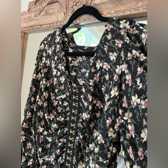 NEW SUGAR & LIPS Floral Paint mini dress
Sleeve Hook & Eye Front Closure small - Picture 3 of 7